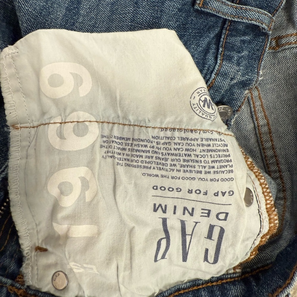 GAP Women's Distressed Blue Jean Shorts - Picture 7 of 8